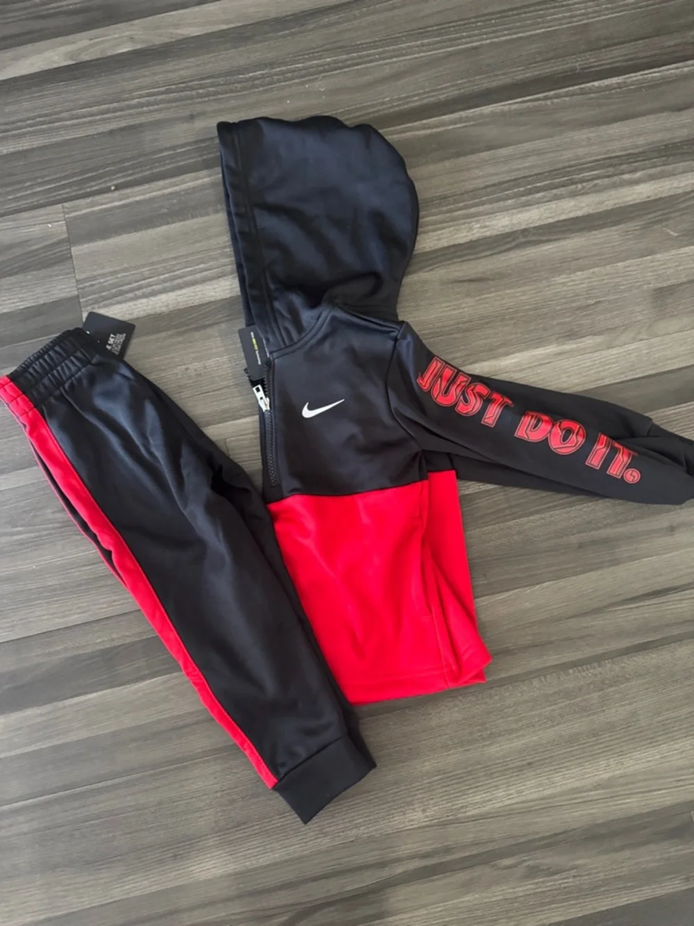 NWT Nike 2 piece jogger outfit - Picture 2 of 4